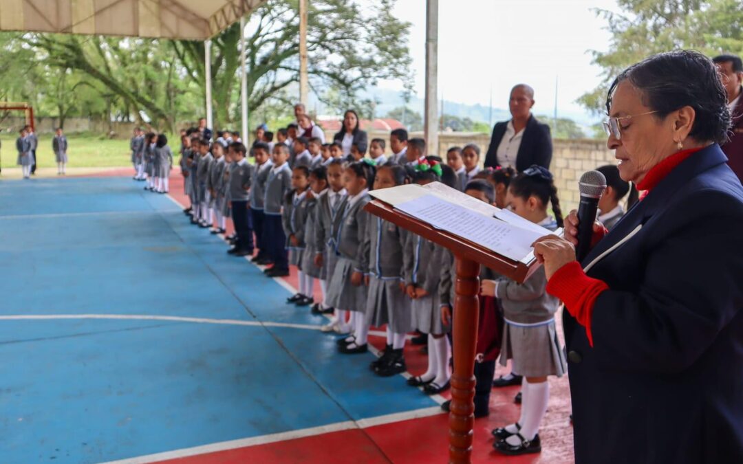 La Presidenta María Díaz trabaja en favor de la educación